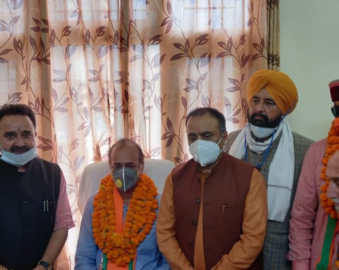 dr rajeev saizal honble health minister hp