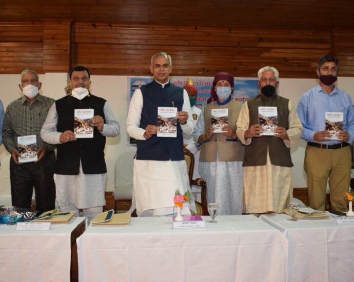 governer of gujrat on book launch of pajhota andolan