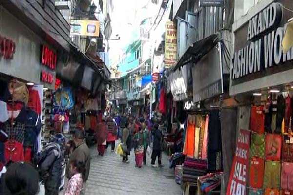 Due to Corona, only 50 percent people are shopping in Solan