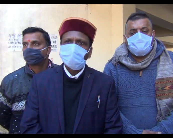 Social worker Tarsem Bharti made auto drivers aware of Corona