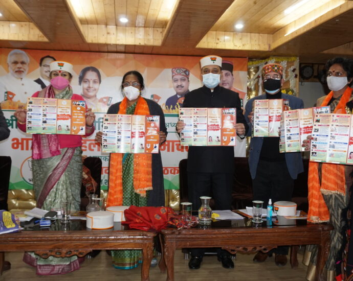 National President of Mahila Morcha Vanti Srinivasan launches e-book