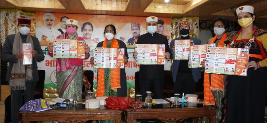 National President of Mahila Morcha Vanti Srinivasan launches e-book