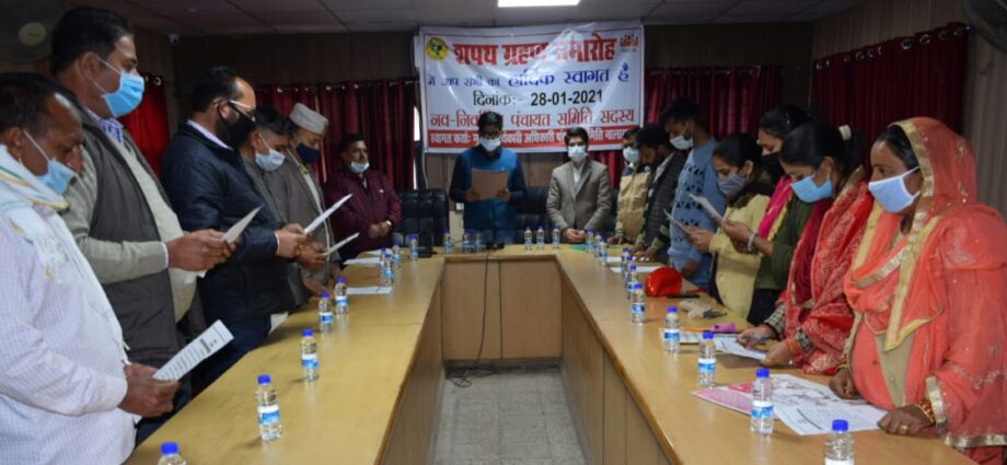 Sub Divisional Officer Nalagarh administered oath to newly elected members of BDC Nalagarh