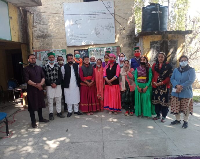 3000 rupees being provided under Sahara scheme