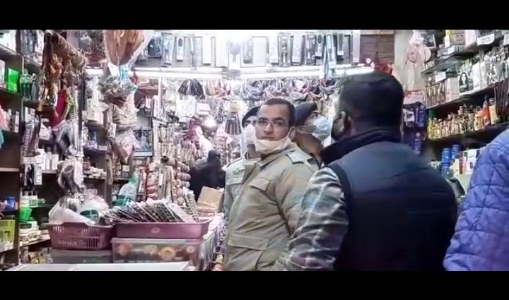 Sale of duplicate cosmetics was going on in three shops of Solan, three FIRs registered on shops