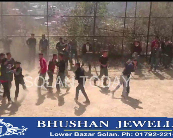 Video of two groups clash in PG College Solan goes viral