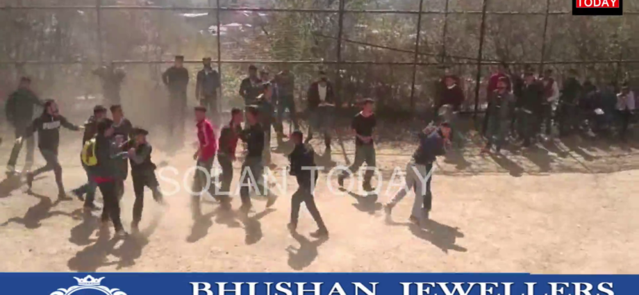 Video of two groups clash in PG College Solan goes viral