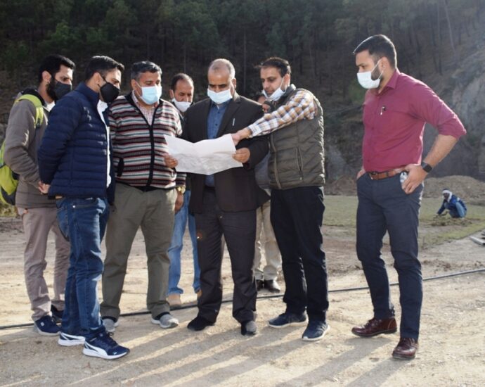 Deputy Commissioner inspects the work of Golden Vessels in Solan and Dharmpur