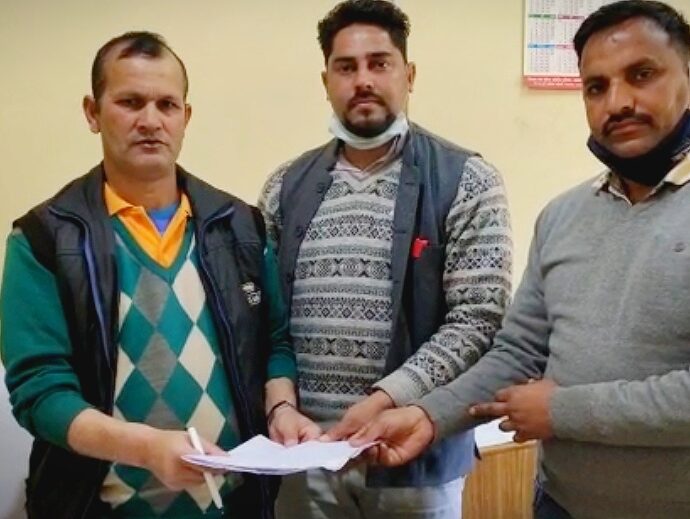 Kunihar BDC member Shashi Kant raised demand for bus