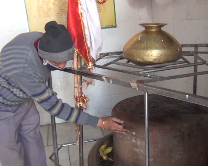Daily puja prayers performed at Sholayan pagoda of Solan for Shivratri