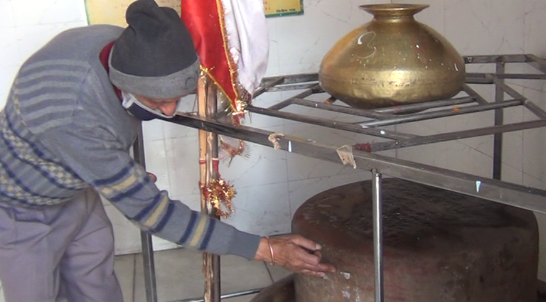 Daily puja prayers performed at Sholayan pagoda of Solan for Shivratri