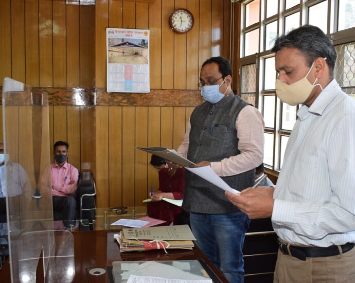 Oath administered to the Chairman and Vice President of Nagar Panchayat Kandaghat
