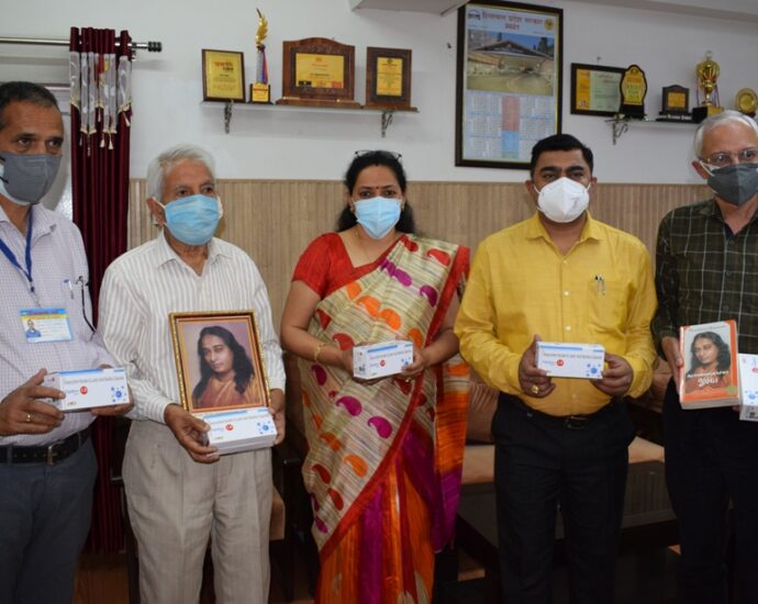 Yogada Satsang Society presented 30 thousand capsules of Doxycycline