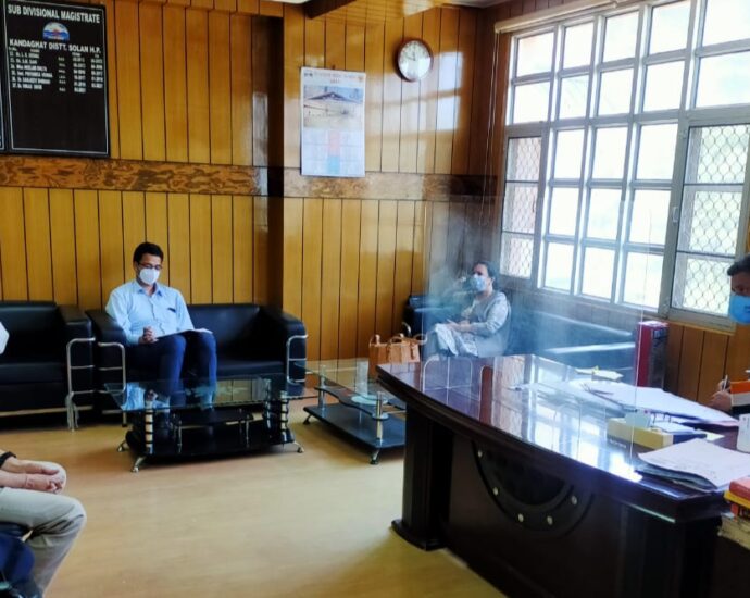Meeting held for review of Kovid-19 in Kandaghat