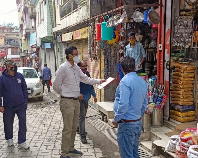 Surprising inspection of market in Kandaghat