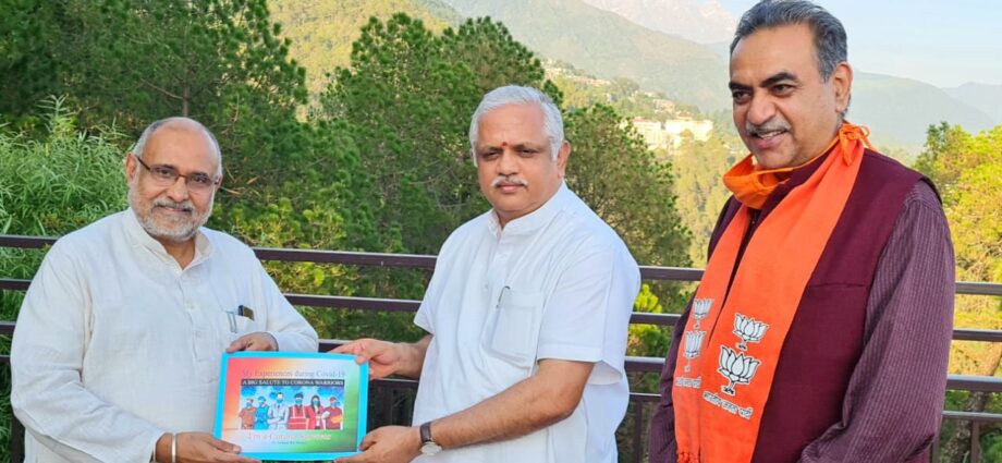BJP in-charge Avinash Rai Khanna presented his book, I am a corona warrior, to the national organization minister