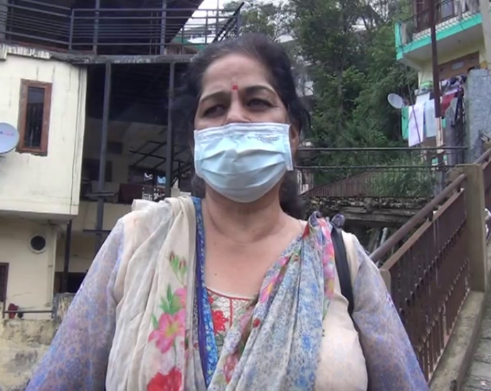 Councilor Usha Sharma placed the report card of 100 days in front of the media