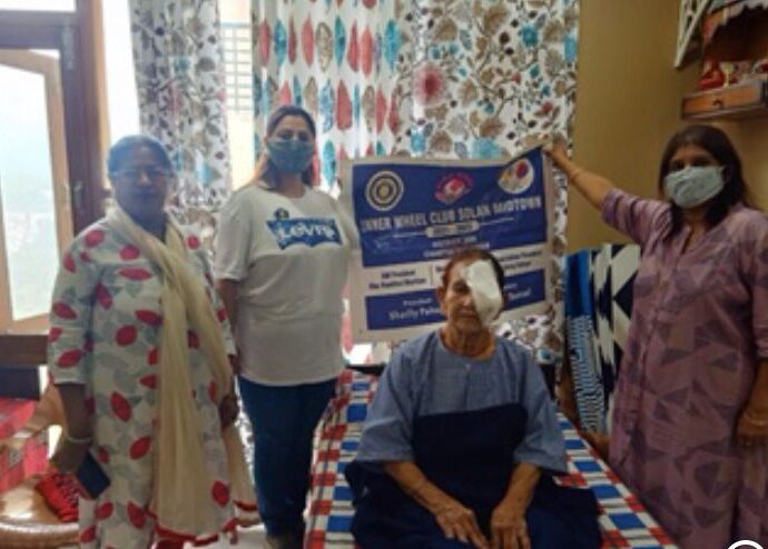 Elderly 75-year-old woman, a helpless 75-year-old woman, got free cataract operation done by the Inner Wheel Club: Shaily Pahuja