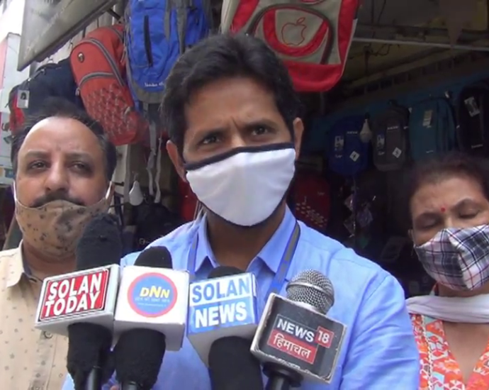 Four general insurance companies raised slogans against the central government in Solan