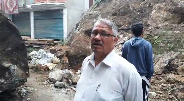 Rock fell in Shimla's Hathini Ki Dhar, threat to former MLA's building,