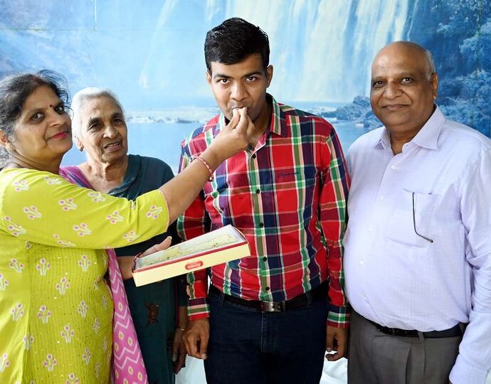 Vyom Bindal of Solan shocks 141st rank in UPSC exam, tells father as inspiration