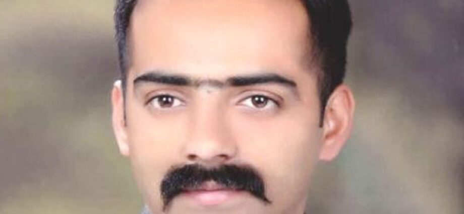 The government was surrounded by apples, now Kasumpti MLA Anirudh Singh accused the government of reducing the prices of apples.