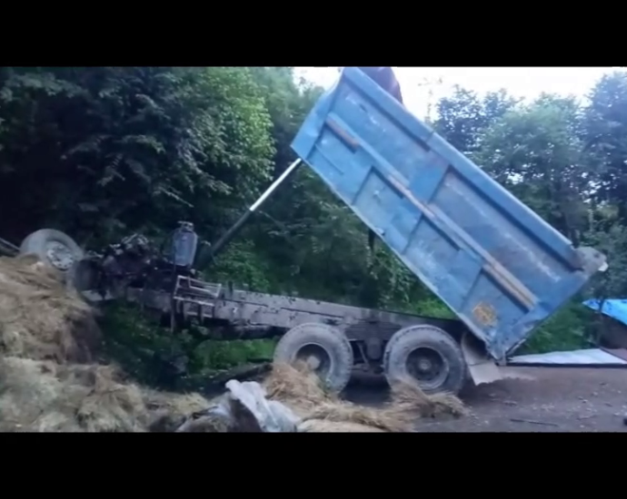 Dumper driver dies after falling on residential house in Kandaghat