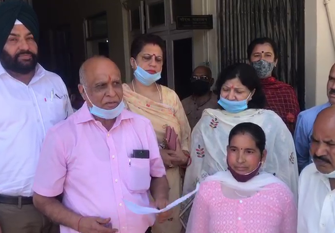 Demonstration of migrant people in Parwanoo against the departmental decision to give flats made for the poor to the capitalists, the city council has proposed to rent flats to the poor in the house
