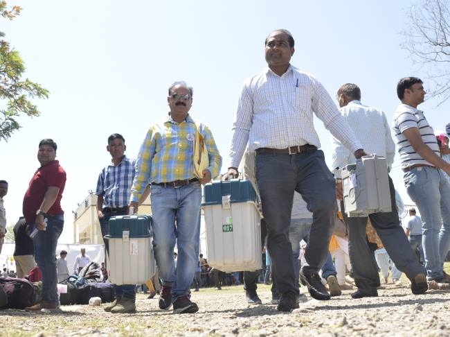 Polling party left for polling booth from Shimla for Rampur Jubbal Kotkhai