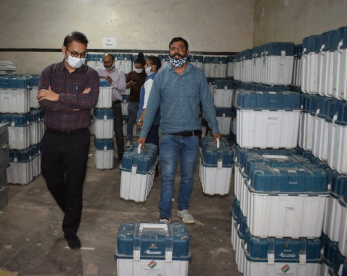 EVM and VVPAT machines for the by-election of 50-Arki Assembly Constituency completed the process of randomization