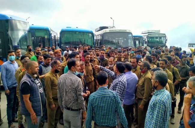 Wheels of hrtc buses will stop in Himachal from 12 o'clock tonight. Transport workers union announced