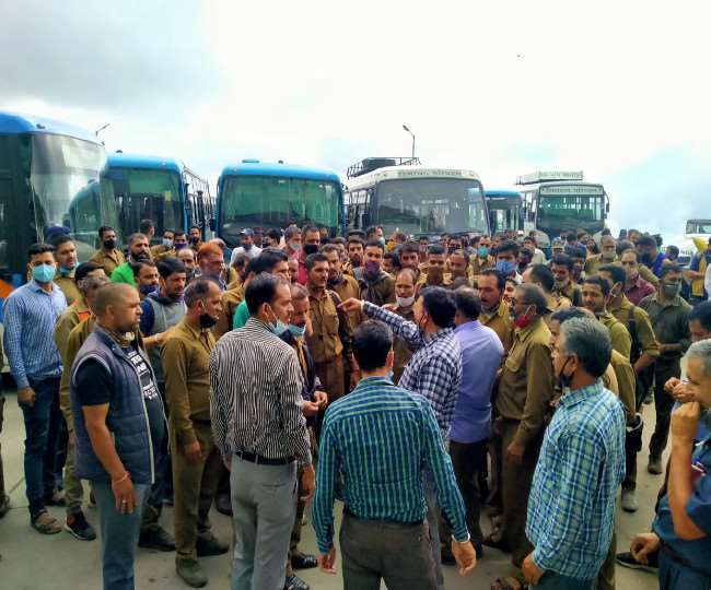 Wheels of hrtc buses will stop in Himachal from 12 o'clock tonight. Transport workers union announced