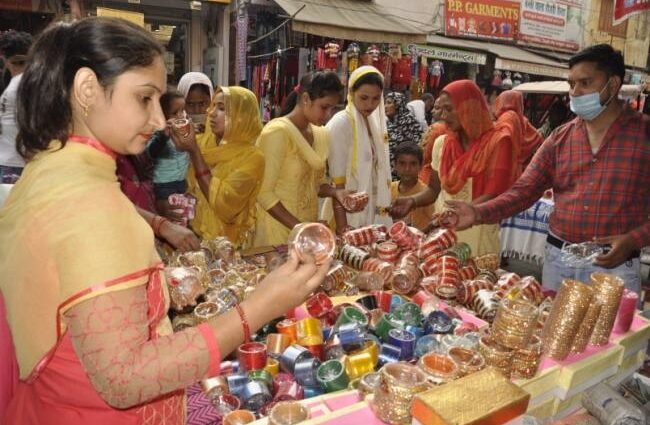 Ronak started returning to Kunihar market on Karva Chauth festival