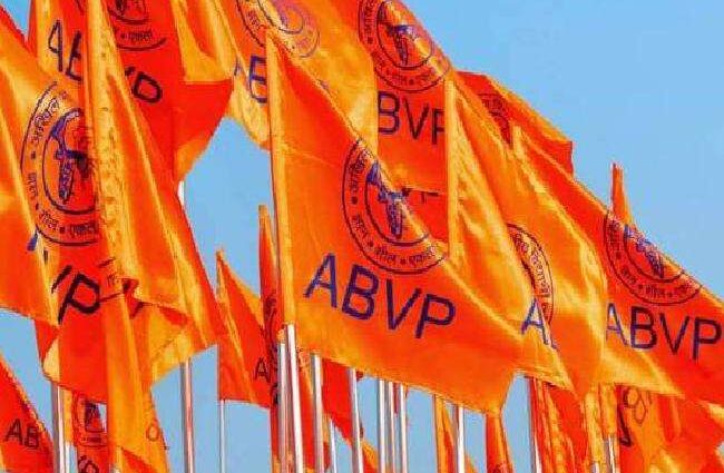 In Dharampur, ABVP started fighting over the college