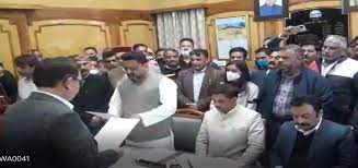 Three newly elected Congress MLAs took oath in the Assembly, Speaker of the Assembly administered the oath of secrecy, the number of Congress MLAs increased to 22