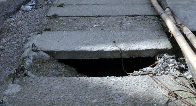 New footpath built in Hamirpur city is inviting accidents