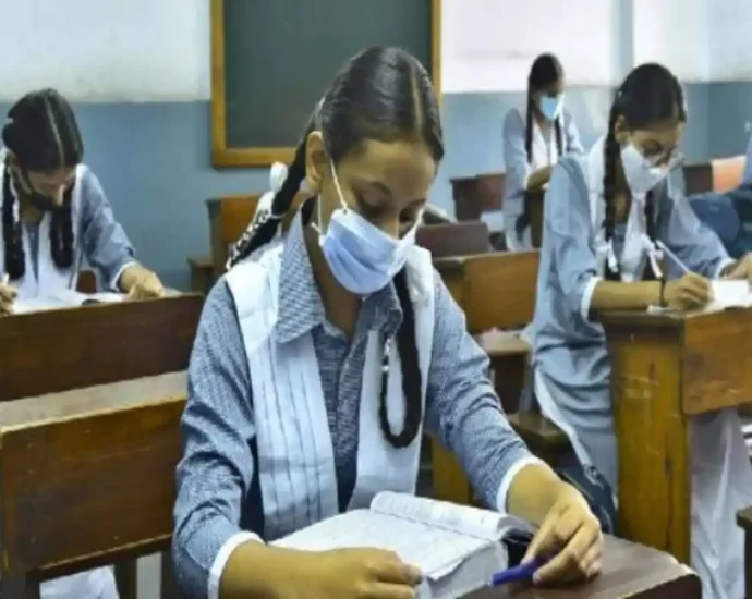 The children who reached school after 2 years said that it is good to come to school, they are studying by wearing a mask to avoid corona