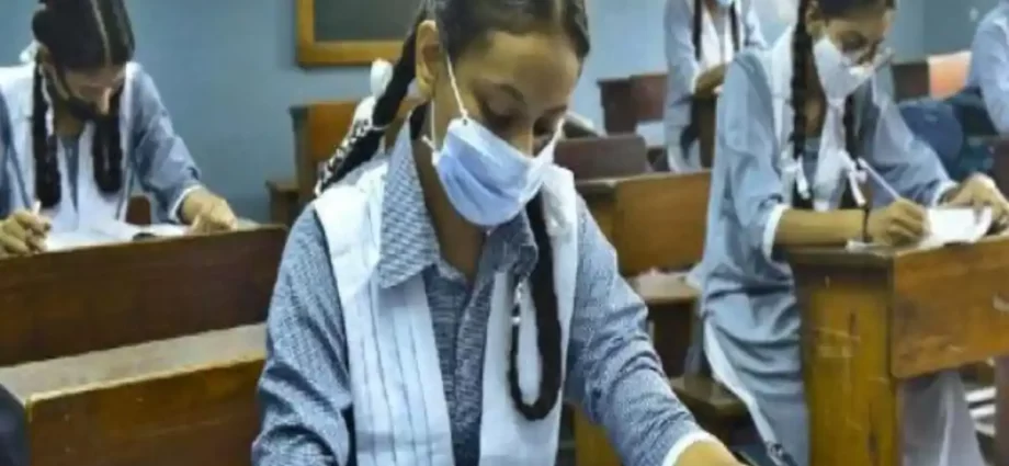 The children who reached school after 2 years said that it is good to come to school, they are studying by wearing a mask to avoid corona