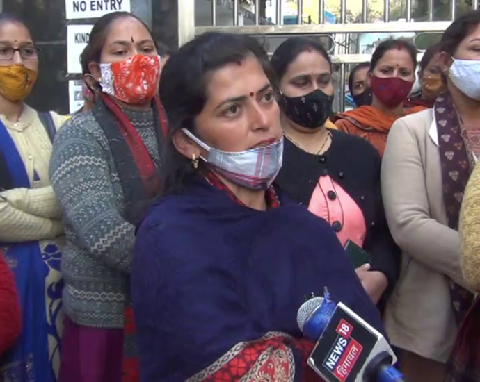 Relatives accuse MRA DAV School Solan management of blackmailing