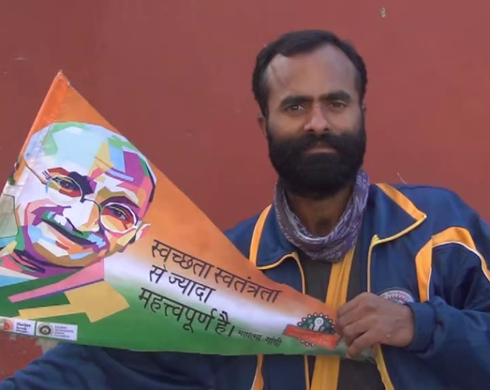 Mukesh of Madhya Pradesh came out to give the message of cleanliness to the country on a bicycle without informing the house