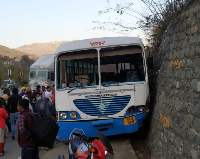 Driver fell from moving bus: Haryana Roadways bus accident near Jabli.