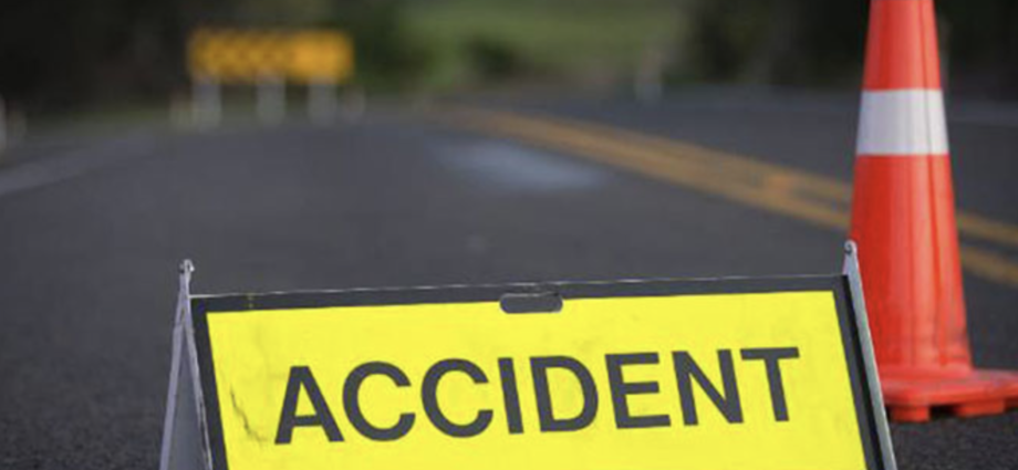 Unknown vehicle collided near Giripul, the person died